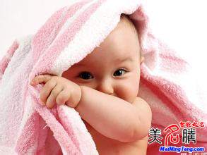 怎么給羊?qū)殞毴⌒∶? /></a>    小名，又稱(chēng)“乳名”，一般是指嬰兒初生時(shí)長(zhǎng)輩所取的非正式的名字，與學(xué)名不同，意思簡(jiǎn)單，瑯瑯上口，只要好聽(tīng)、易記、叫起來(lái)順口就行。對(duì)家人來(lái)說(shuō)，更愿意用小名來(lái)稱(chēng)呼自己的...</div>
							        <div style="height:5px; font-size:5px"></div>
							        <hr width="99%" style="text-align:center; border-style:dotted; border-width:0px; height:1px;" />
							        <div style="height:5px; font-size:5px"></div>
							    </div>
						        </td>
	</tr><tr style="border-width:0px;">
		<td valign="top">
						        <div style="padding-left:3px; padding-right:3px;line-height:180%">
							         <h3 style="padding:0px;margin:0px;display:inline;"><a id="ctl00_ContentPlaceHolder1_ShowMore1_dgNews_ctl07_HyperLink1" class="headline" href="/yang/s.aspx?newsid=3918" target="_blank">2015羊?qū)殞毱鹈?五行為木的起名用字</a></h3>
							         <span id="ctl00_ContentPlaceHolder1_ShowMore1_dgNews_ctl07_Label1" style="color:Green;font-size:10pt;">2015/4/16 15:59:04</span>
							          <span style="color:Red;font-size:8pt;"></span>
							        <br />
							        <div style="padding-top:1px; width:95%; padding-left:8px; line-height:180%;color:#2f2f2f;font-size:14px;" ><a href=